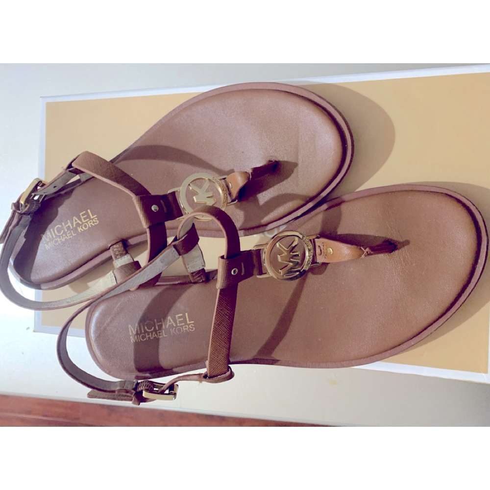 MK thong sandal-sz 7